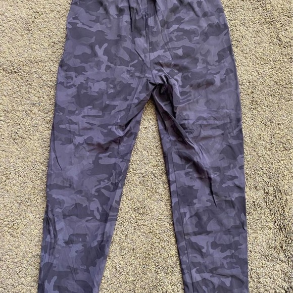 Lululemon High-Rise 7/8 Pants - Picture 3 of 3